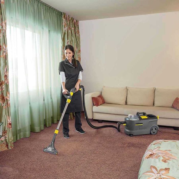 Inchiriez Aspirator Profesional Karcher Injectie-Extractie