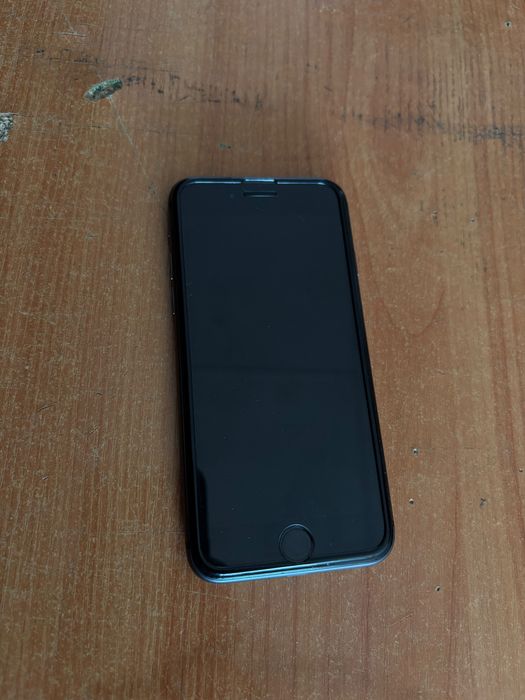 Продам  Айфон 8.