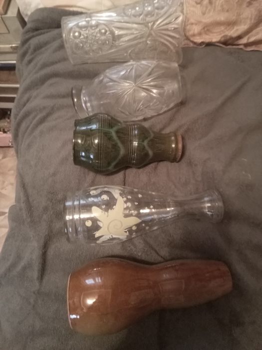 Вазы стекло ,, пластмассовые