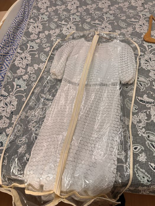 Красивое белое платье