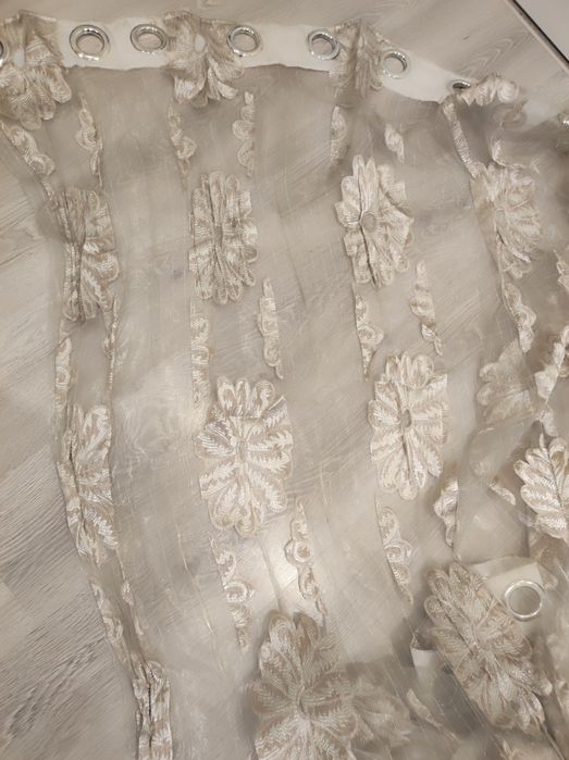 Продам тюль 6 метровые.