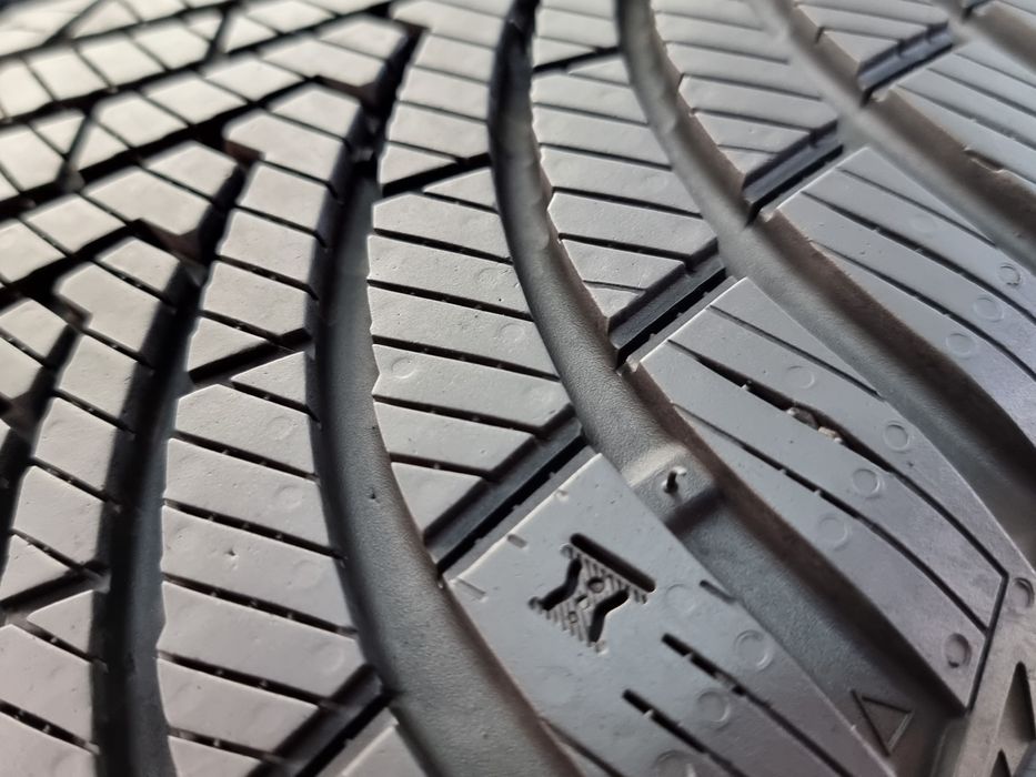 "Dot 23" 215/50/18 Kumho 4Броя: 650лв 7мм на 500км!