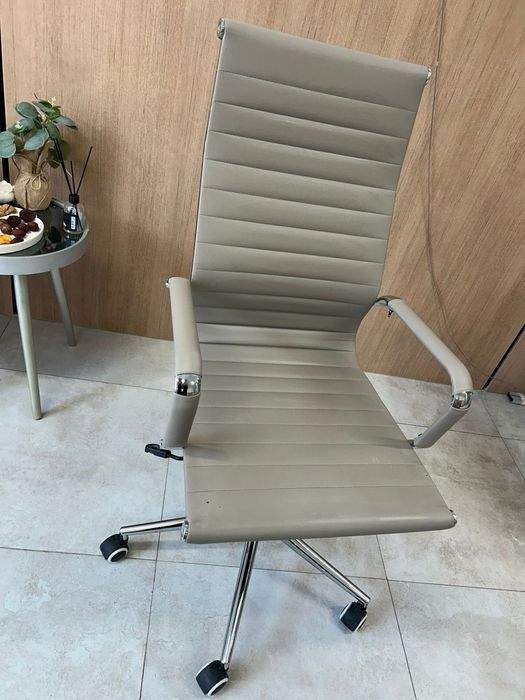 Офисное кресло отличного качества