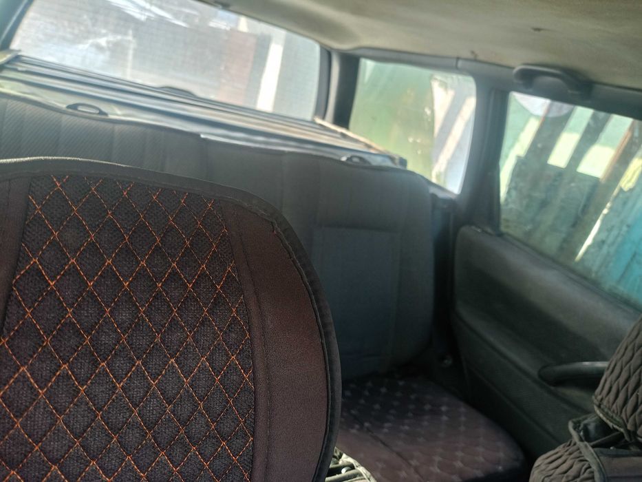 Продам срочно  машину