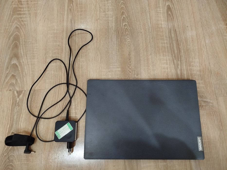 Лаптоп Lenovo V15-ADA  Неработещ !