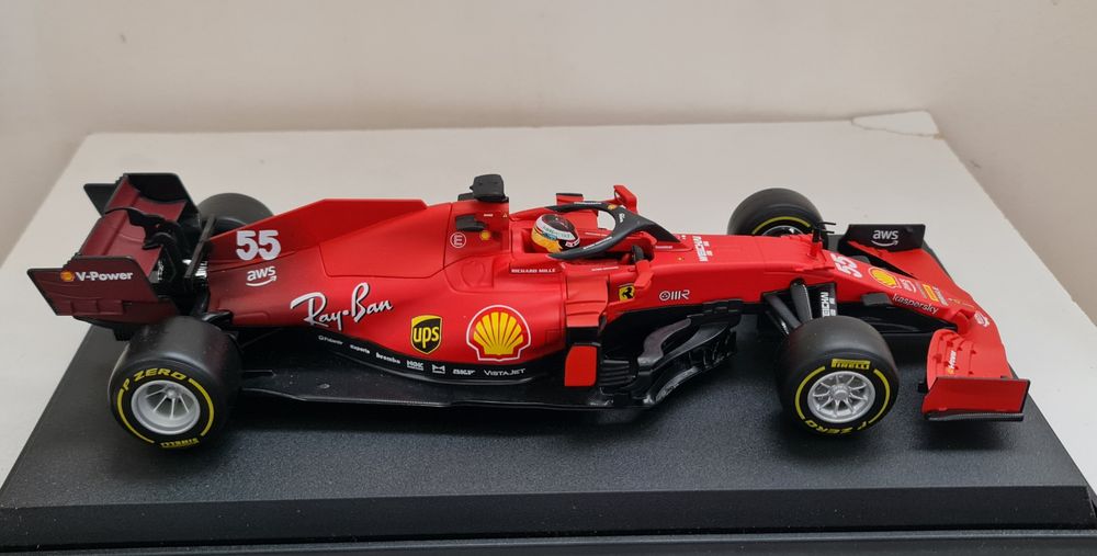 FERRARI SF21 C. Sainz Bburago 1:18