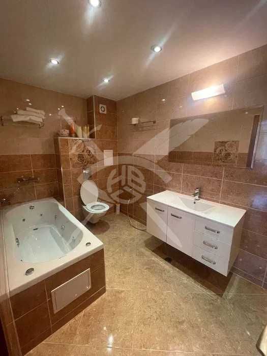 Продава се Тристаен апартамент в Бургас, Възраждане - 110 кв.м за 1206 €/кв.м - Снимка #10