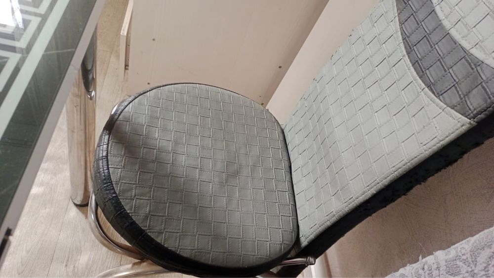 Продам стол со стульями