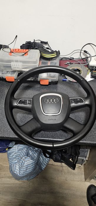 Volan cu comenzi, piele. Audi.