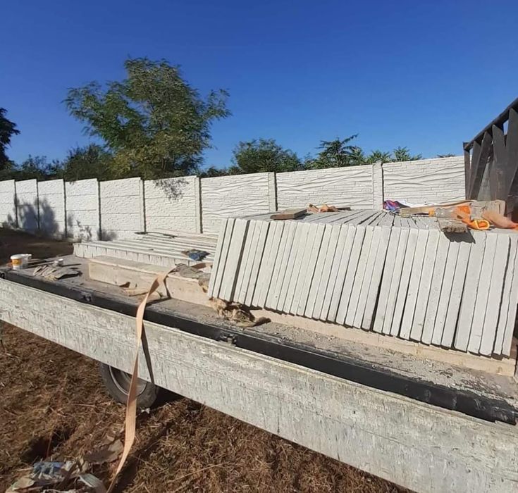 Garduri din beton armat din stoc sau pe comanda placi de gard stâlpi