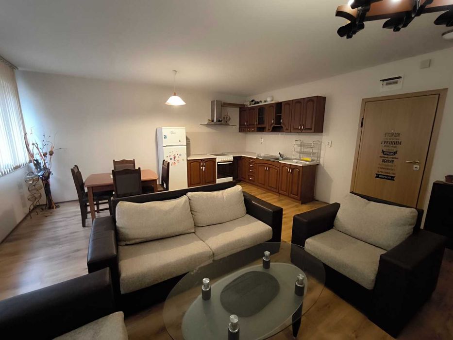 Дава се под наем Тристаен апартамент в Пловдив, Кършияка - 100 кв.м за 448.8 € - Снимка #1