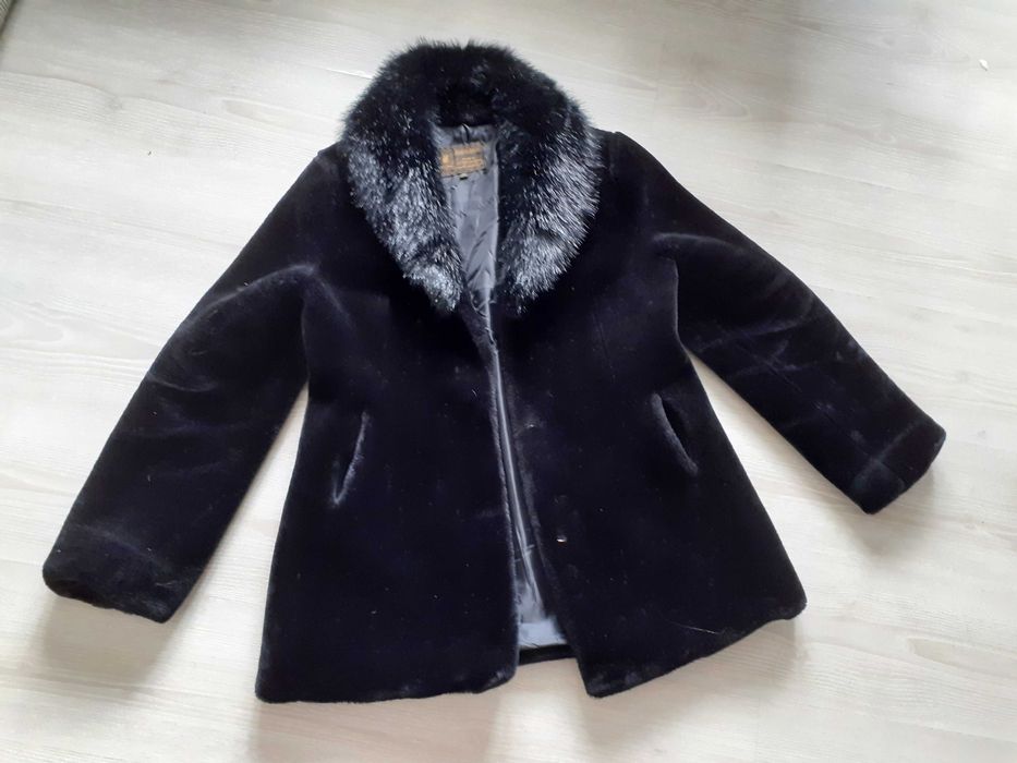 Haina de blana artificiala neagra