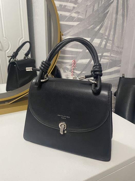 Продам черную маленькую сумочку