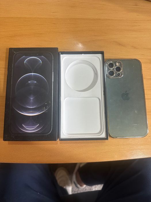 Vând telefon IPhone 12 PRO