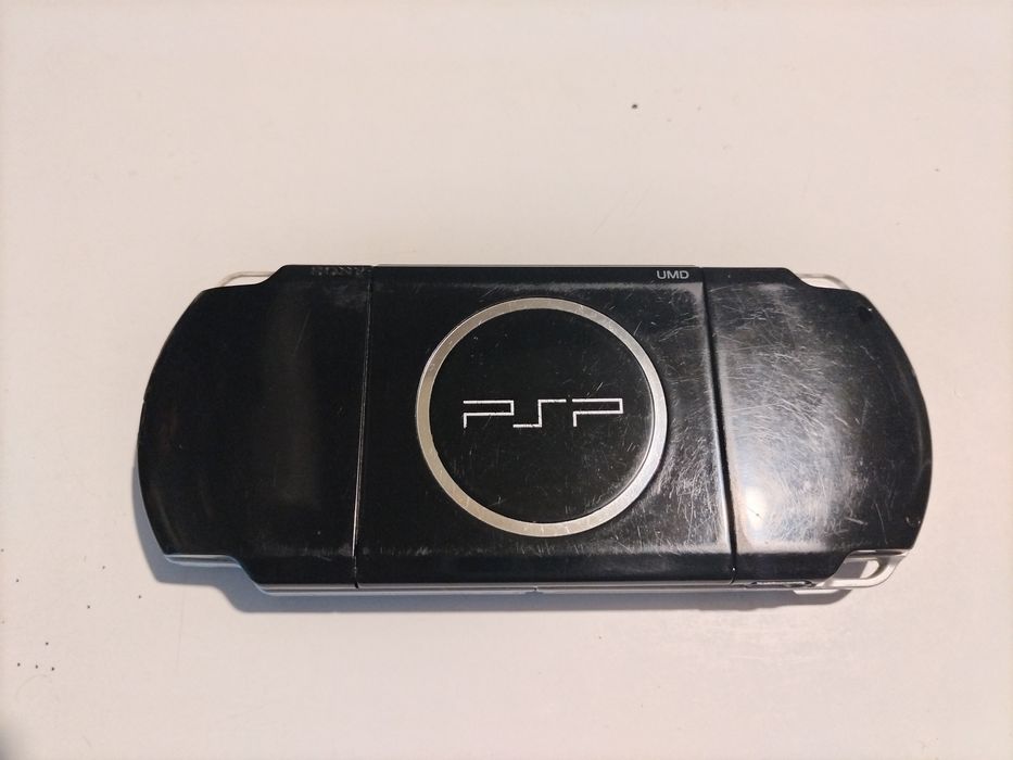 Vând un psp mini cu 3 jocurii