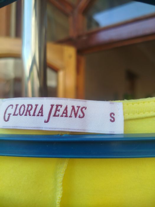 Продам 2 платья на девушку