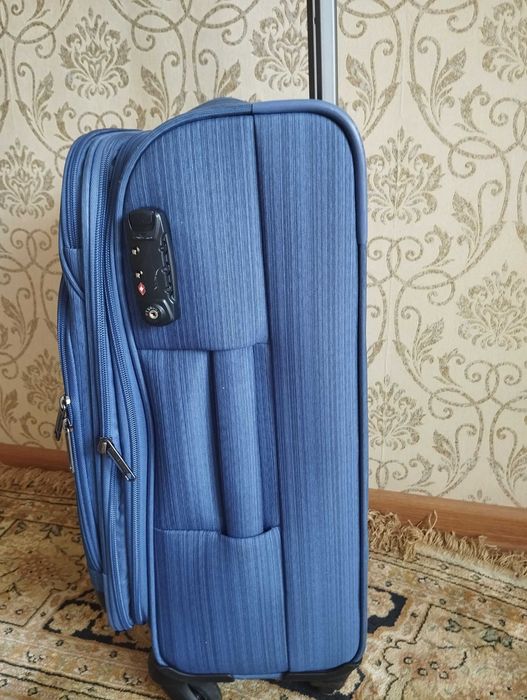 Продам маленький чемодан "Ручная кладь"