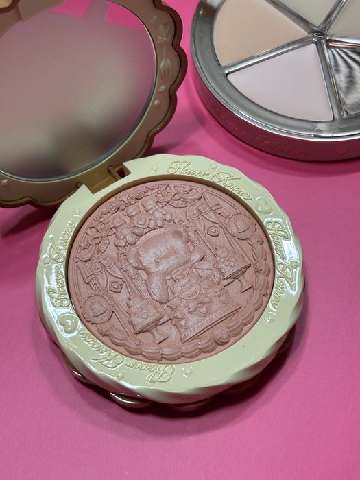 Flower Knows грим