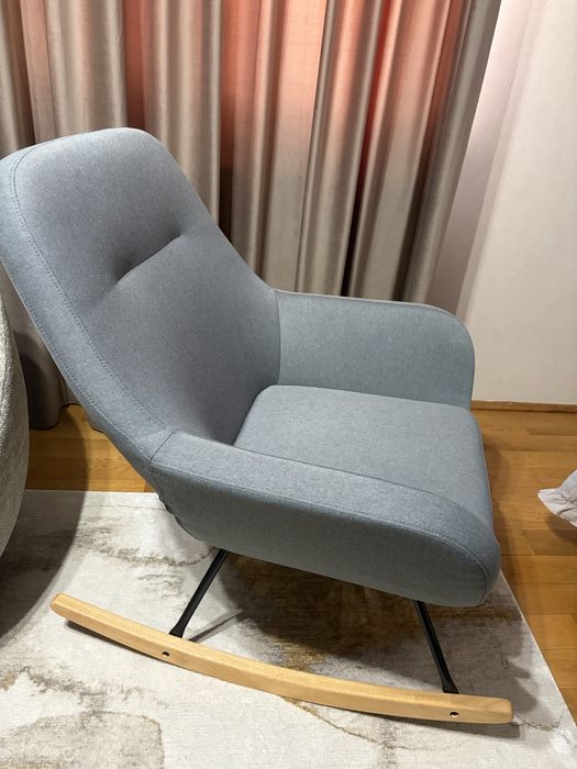 Fotoliu balansoar modern gri - Tapiterie textila, picioare lemn | Stare perfecta