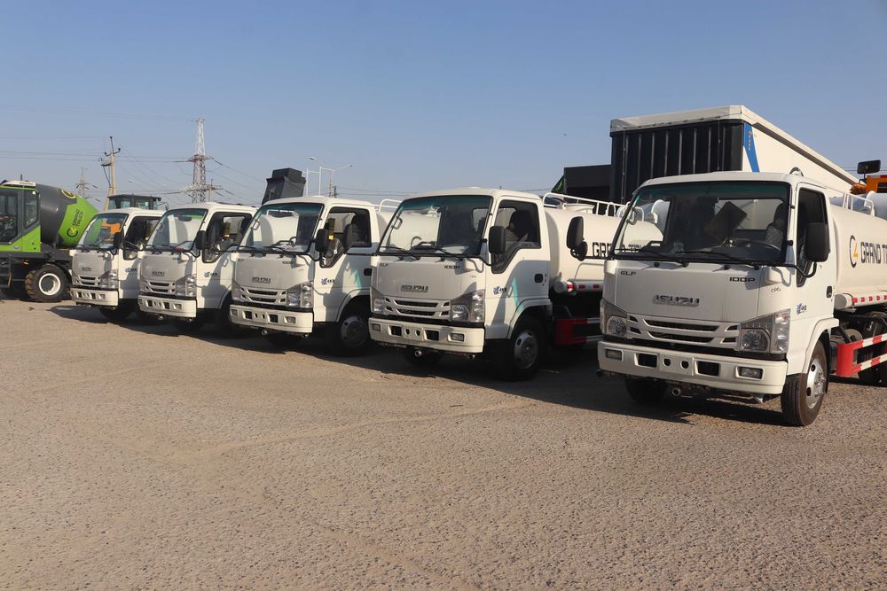 ISUZU 5 м³ сув ташувчи автомобиль (водавоз) НДС бн