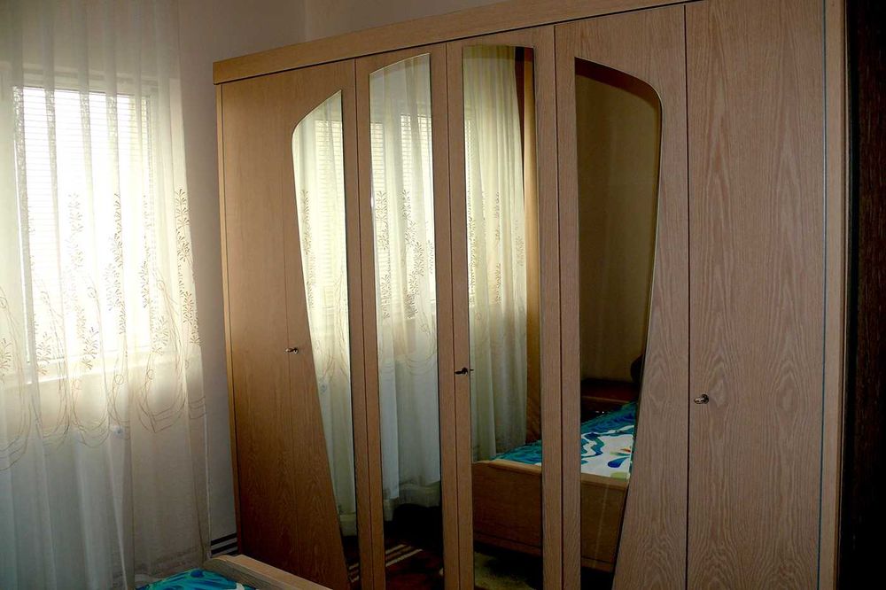 PROPRIETAR , ofer spre închiriere apartament cu 2 camere zona Micălaca 300
