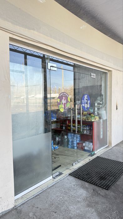 Tayyor kalyoniy oyna eshik