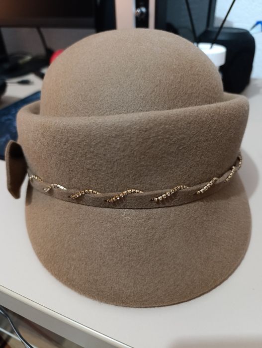 Palarie moderna, maro deschis (noua)