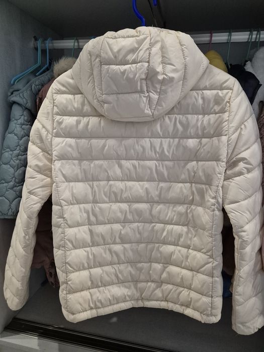 Продавам якета размер С