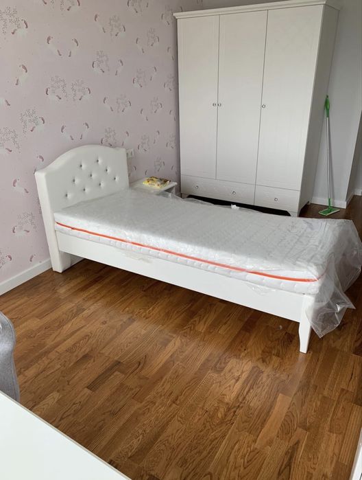 Детско легло Meblik Royal White 90x200 – матрак и нощно шкафче Meblik по желание