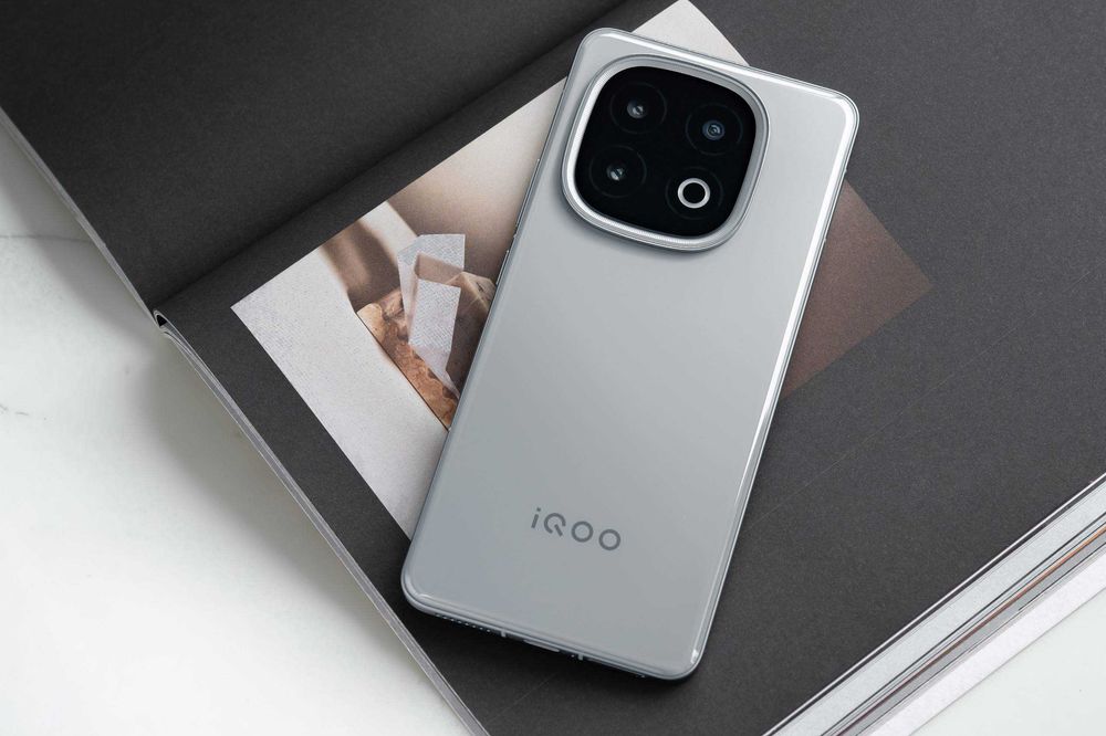 Vivo Iqoo 13 - 16gb/ 512gb