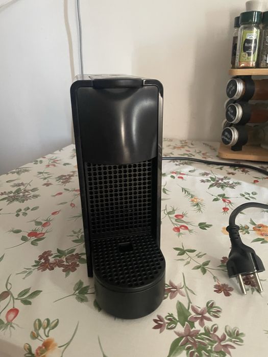 Nespresso Essenza Mini + accesorii