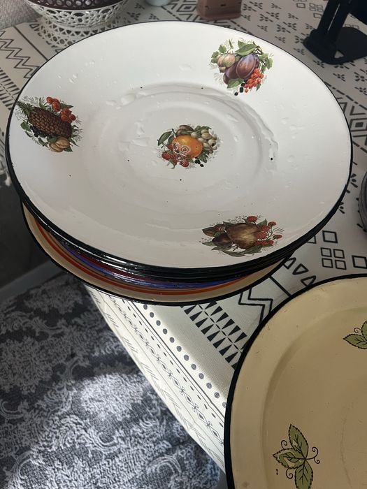 Подносы эмалированные