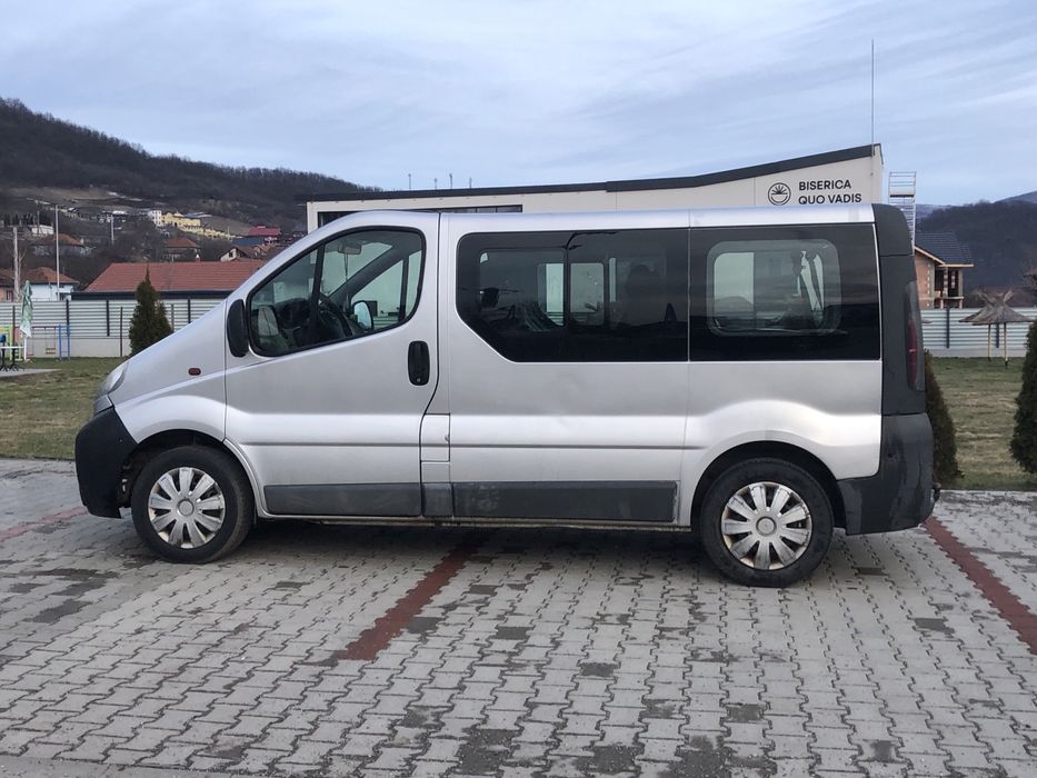 Opel Vivaro 8+1 persoane 1.9TDI 6 Viteze 101 cp