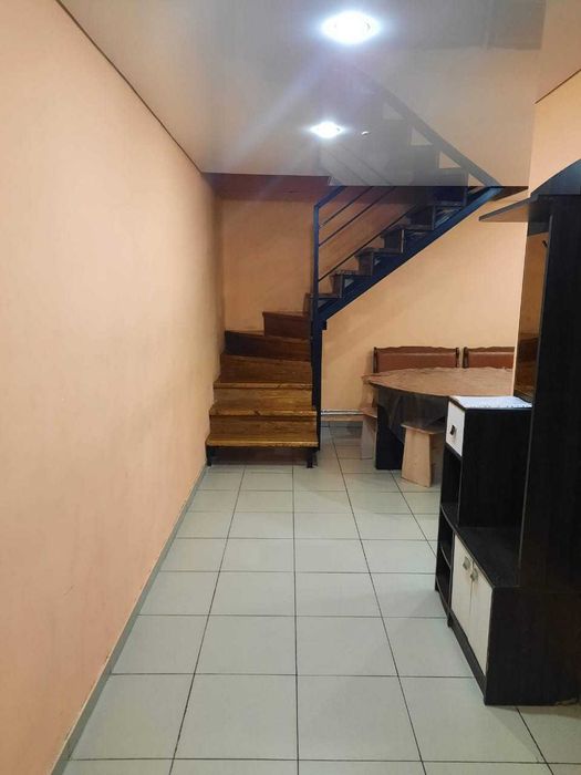 2-х этажный небольшой коттедж  недалеко от центра