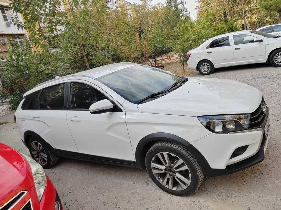 Продаю LADA VESTA автомобиль.