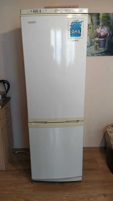 Хладилник с фризер