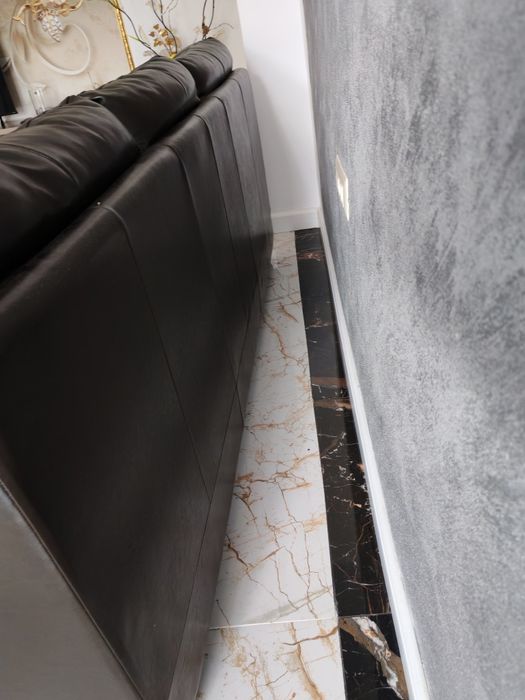 Vând canapea extensibila de piele naturala  cu fotoliu aproape noi