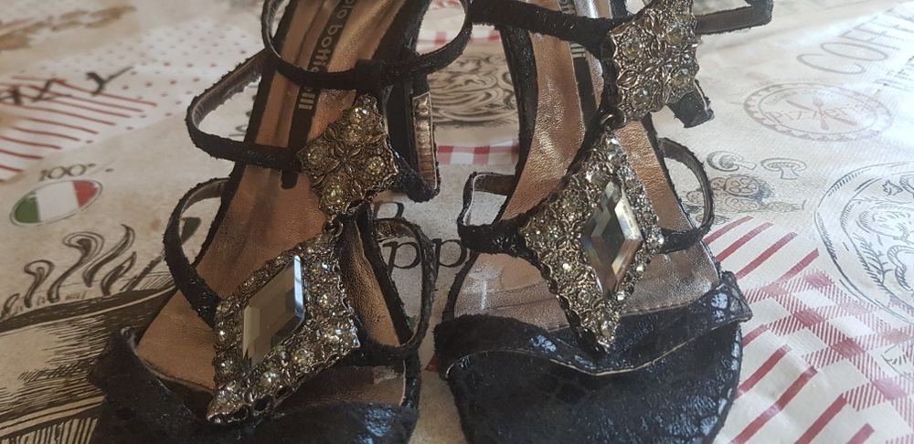 Официални обувки с ток