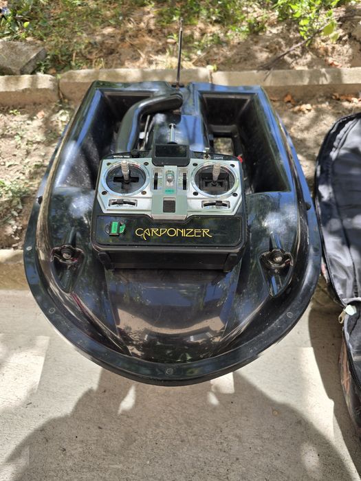 Лодка за захранка Carponizer
