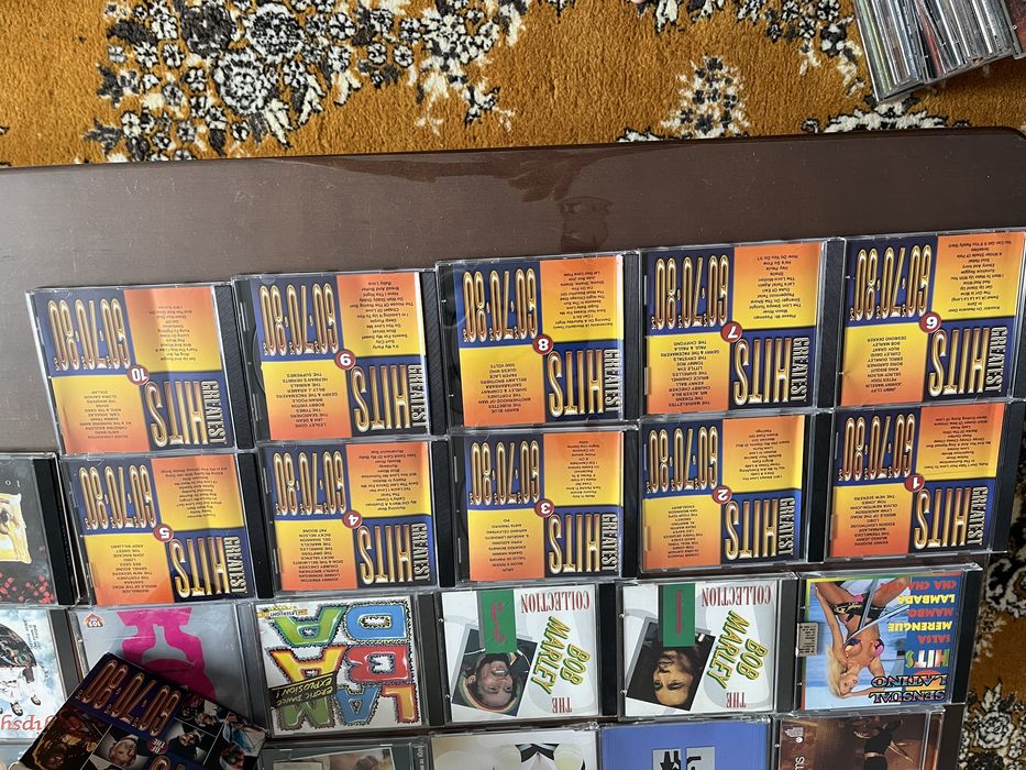 Vand cd si viniluri cu muzica originale