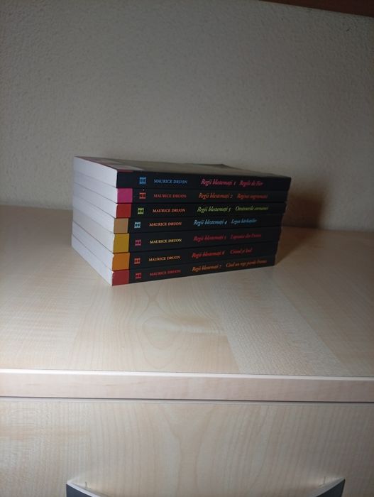Vând regii blestemați volumele 1-7
