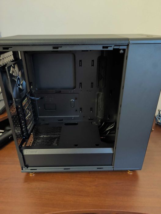 Carcasa PC Fractal North