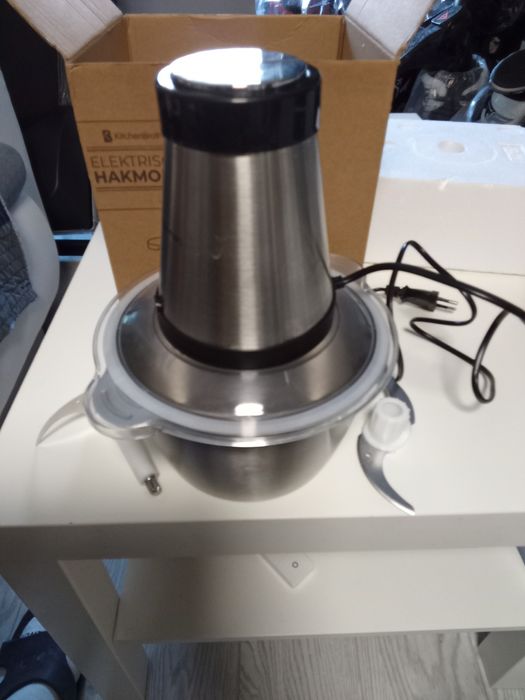 Tocător electric pentru alimente