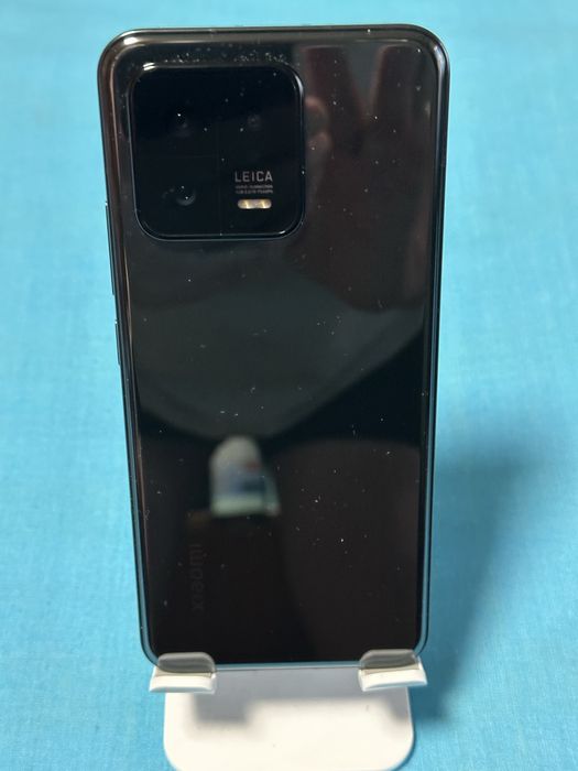 Продавам Xiaomi 13 /256/8+8 ram. Angroig 15. Отлично състояние.