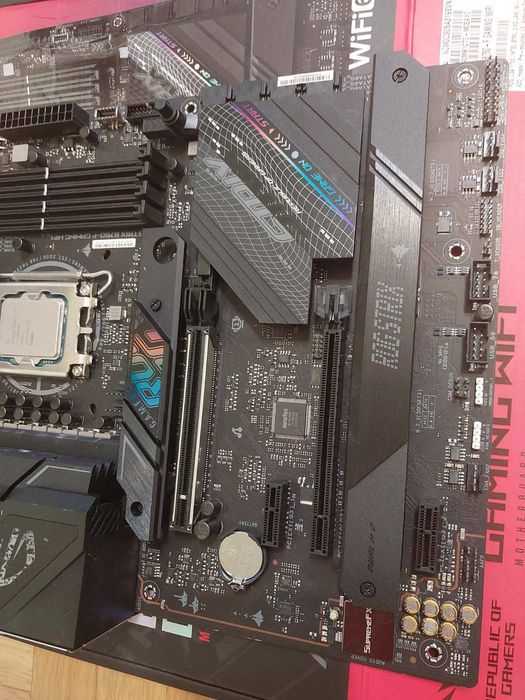 Intel Core i7 13700KF + Asus Rog Strix B760-F Gaming Wi-Fi DDR5