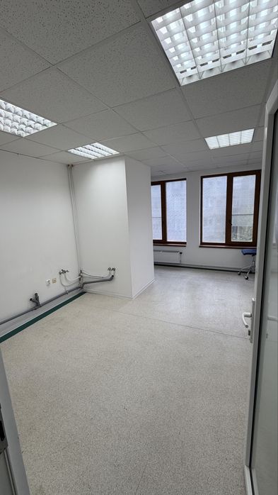 Ocazie!! 2700eur/mp.Imobil 125mp etaj 1 format din 3 apartamente. Curte privata