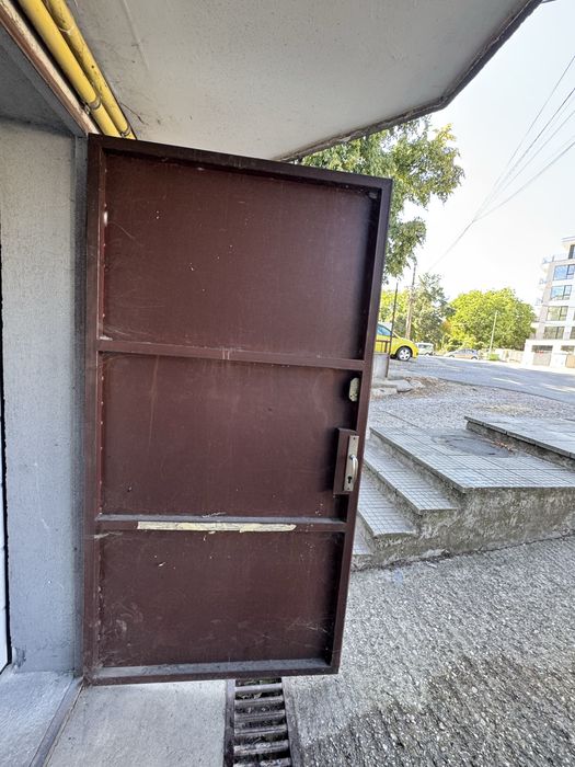 Продавам Гаражна врата