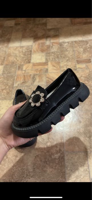 Лаковые лоферы для девочки 26 размер