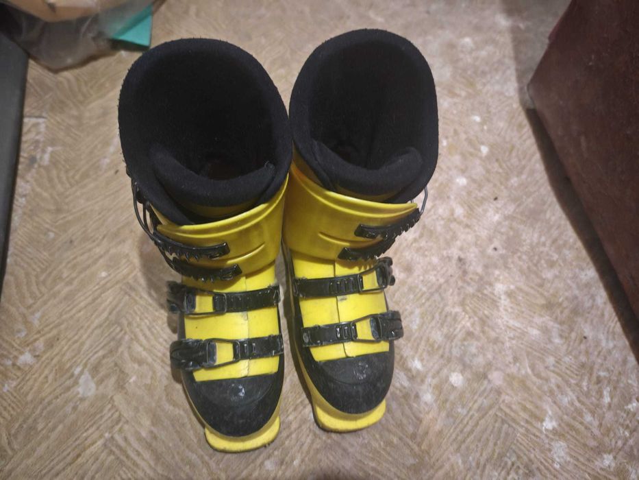 Schi / ski echipament complet copii schiuri Atomic clapari Rossignol casca Scott