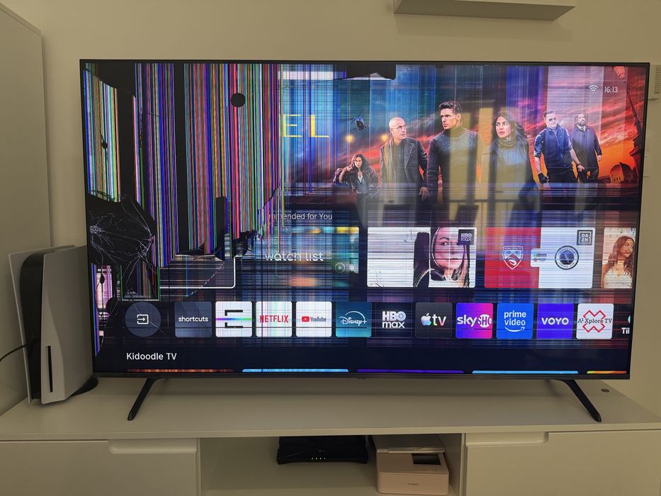 Повреден телевизор Hisense 65e7q PRO